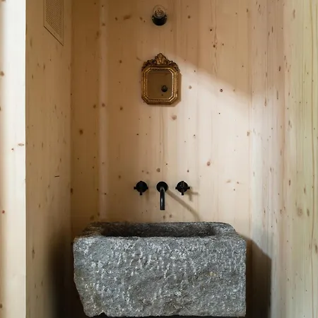 Ein Kraftort Und Architektonisches Juwel וילה Ardez