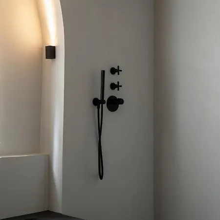 Ein Kraftort Und Architektonisches Juwel וילה