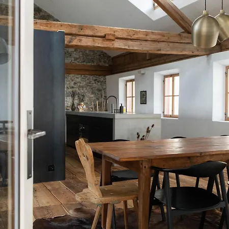 Ein Kraftort Und Architektonisches Juwel וילה Ardez