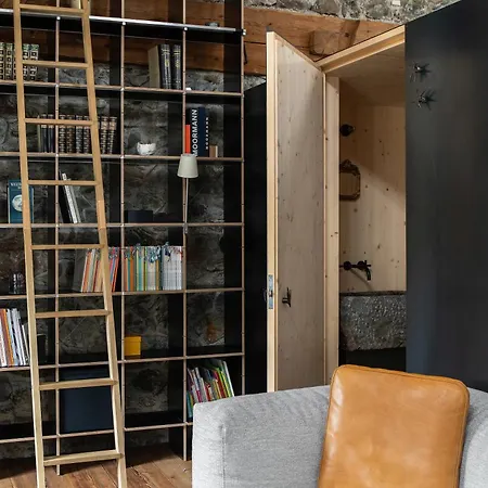 Ein Kraftort Und Architektonisches Juwel Ardez